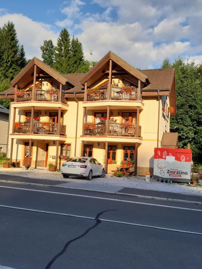 Pension Holiday Врхлаби Экстерьер фото