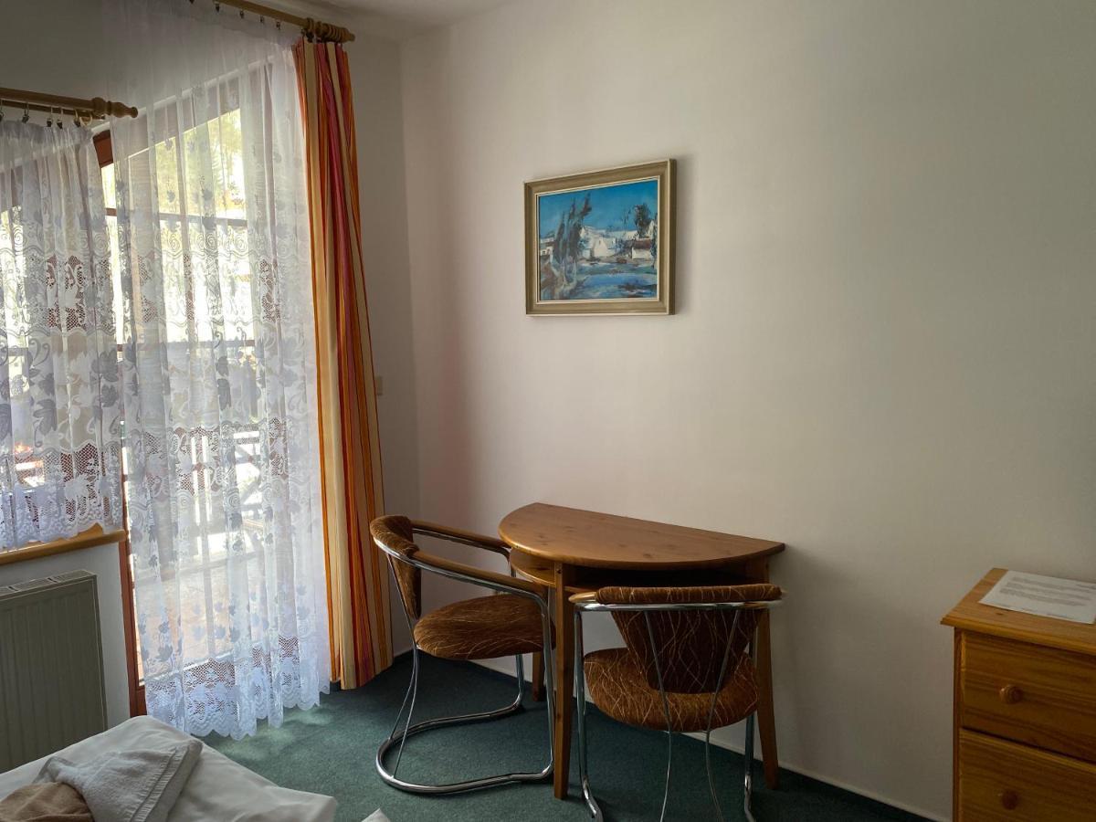 Pension Holiday Врхлаби Экстерьер фото