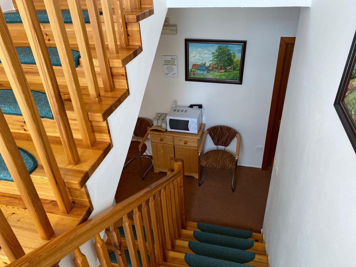 Pension Holiday Врхлаби Экстерьер фото