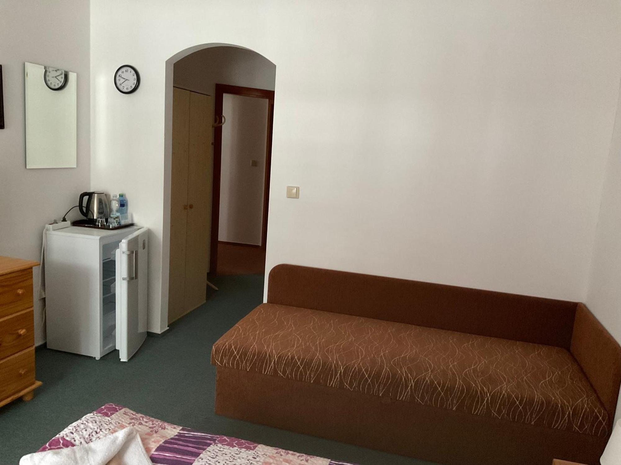 Pension Holiday Врхлаби Экстерьер фото