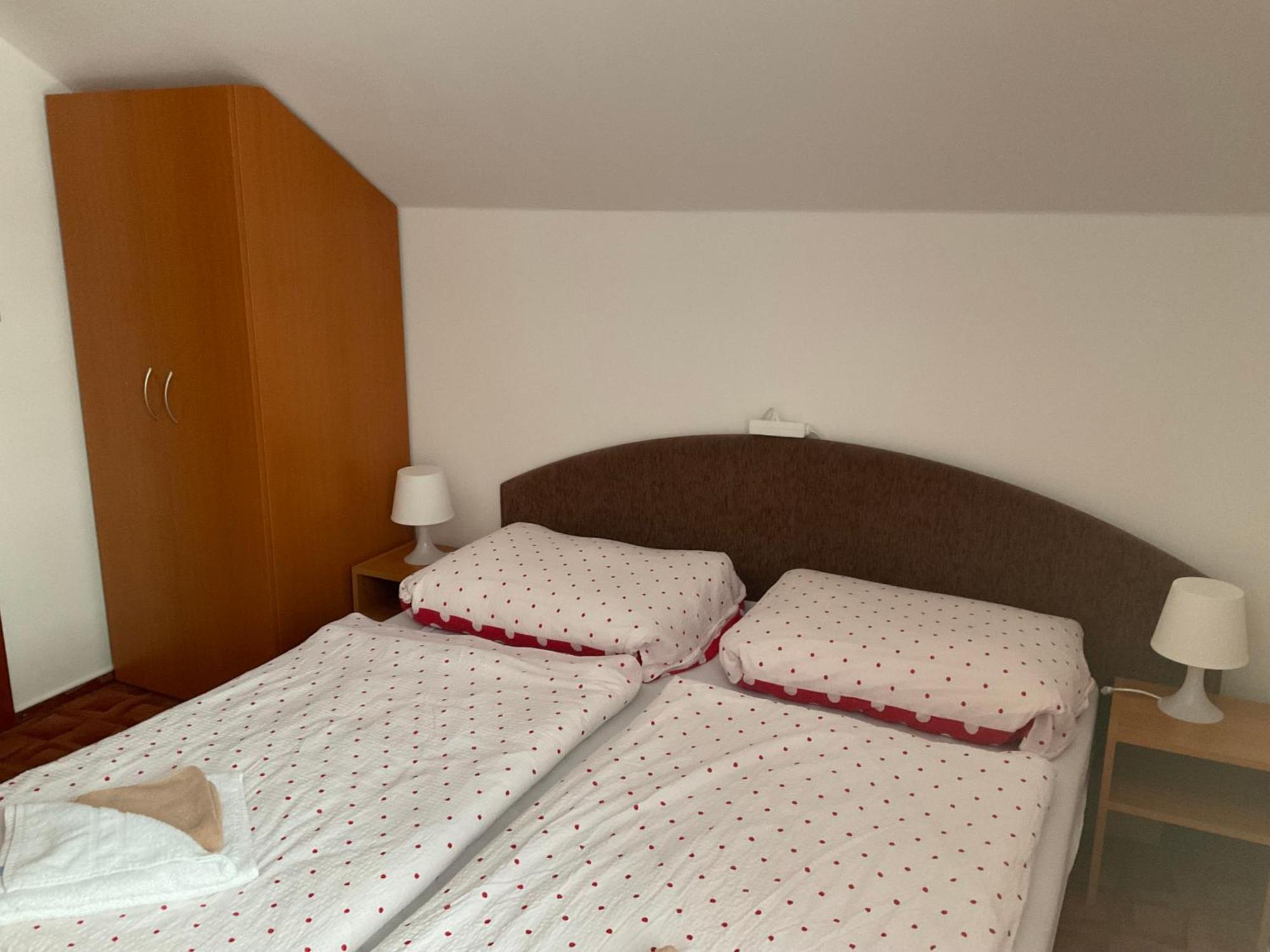 Pension Holiday Врхлаби Экстерьер фото