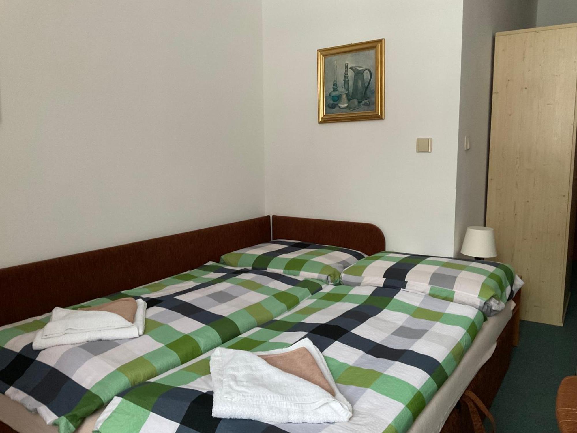 Pension Holiday Врхлаби Экстерьер фото