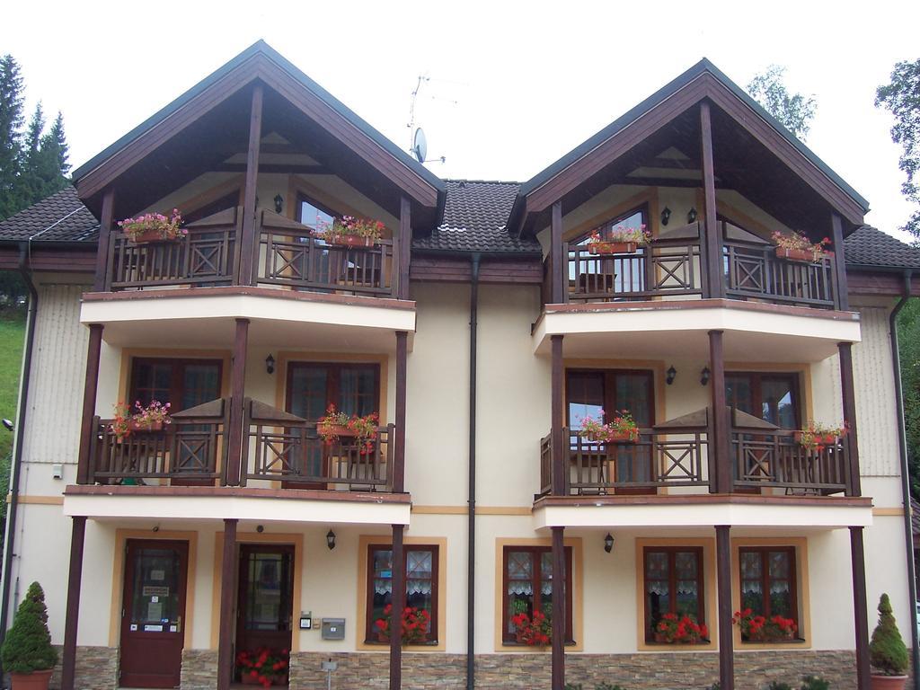 Pension Holiday Врхлаби Экстерьер фото